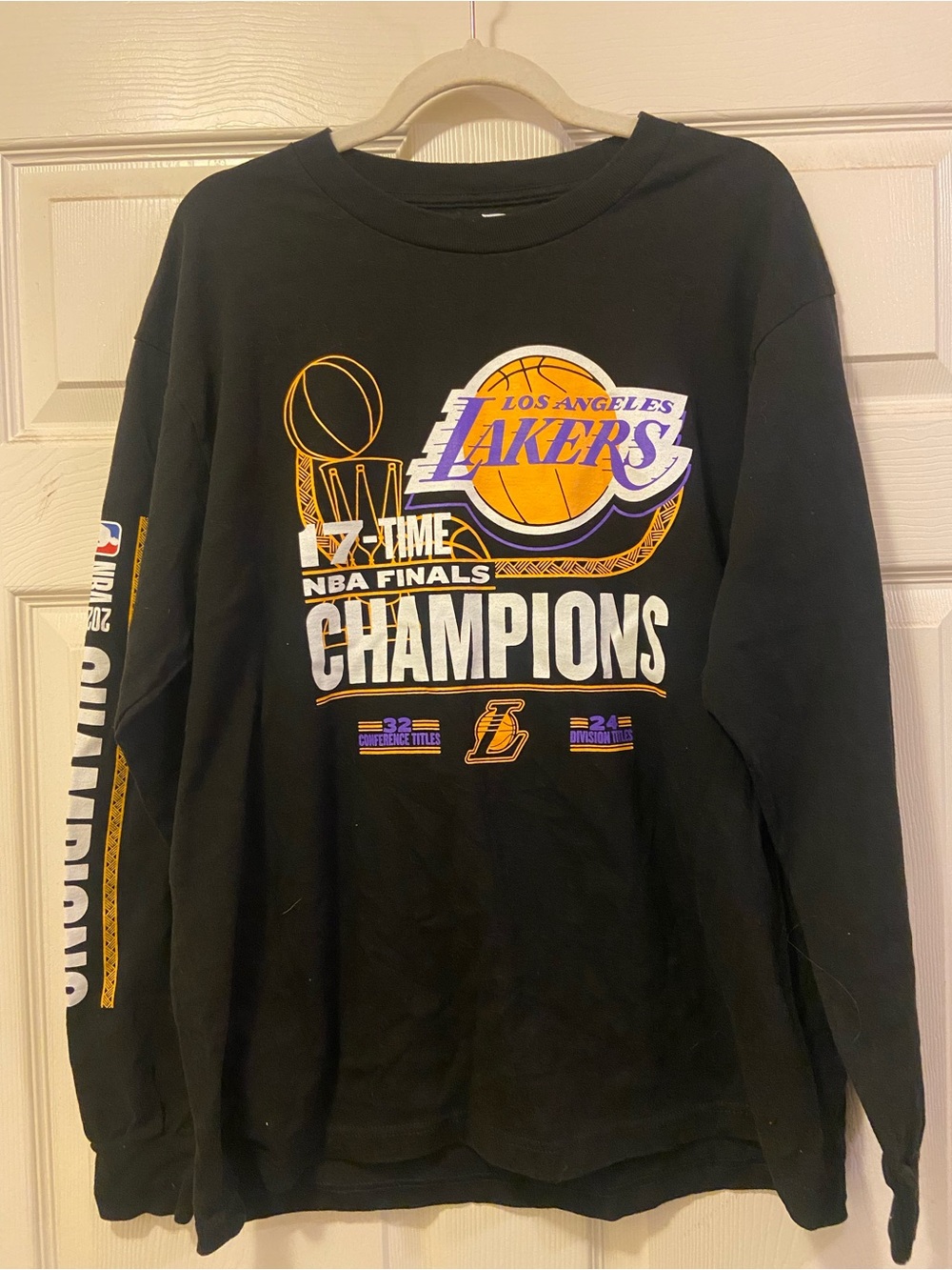 Los Angeles Lakers Black 'Champions' Long Sleeve Tee